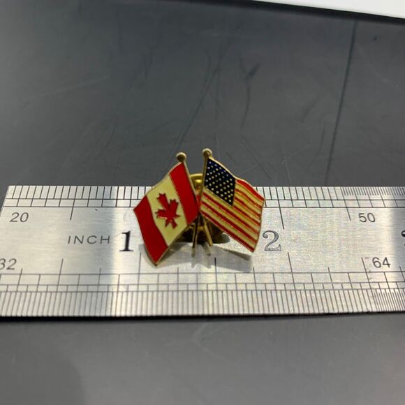 Vintage Pin USA Canada Flags Enamel Lapel Hat Tie Tack Bookbag Button Retro - Picture 2 of 7